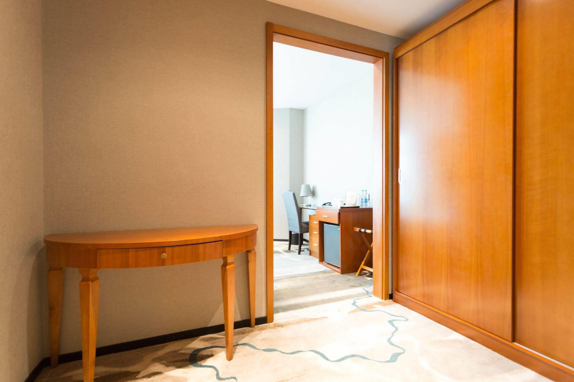 Radiance Hotel Shanghaj Zewnętrze zdjęcie